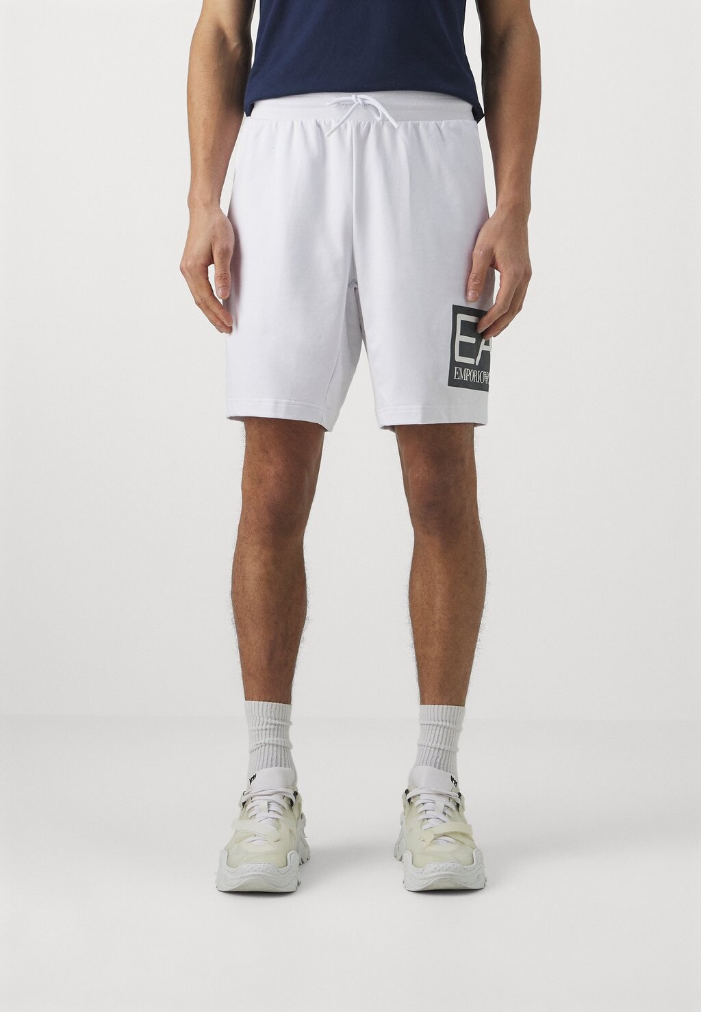 

Спортивные брюки EA7 Emporio Armani, белые