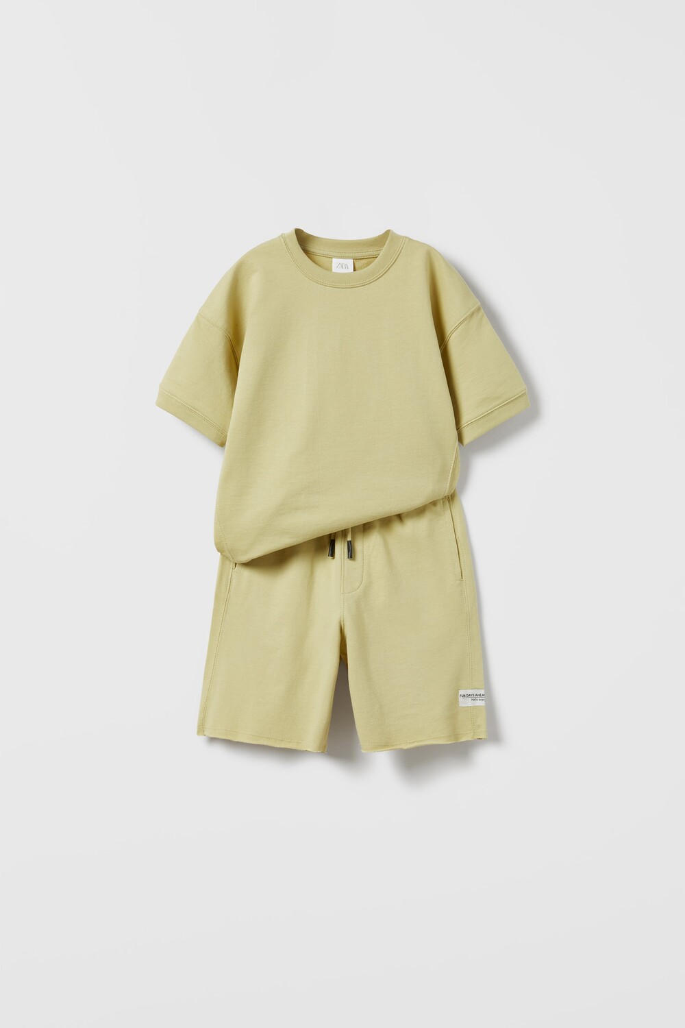 

Комплект футболка и шорты Zara, светло-зеленый
