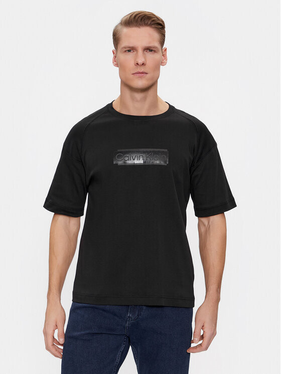 

Футболка стандартного кроя Calvin Klein, черный