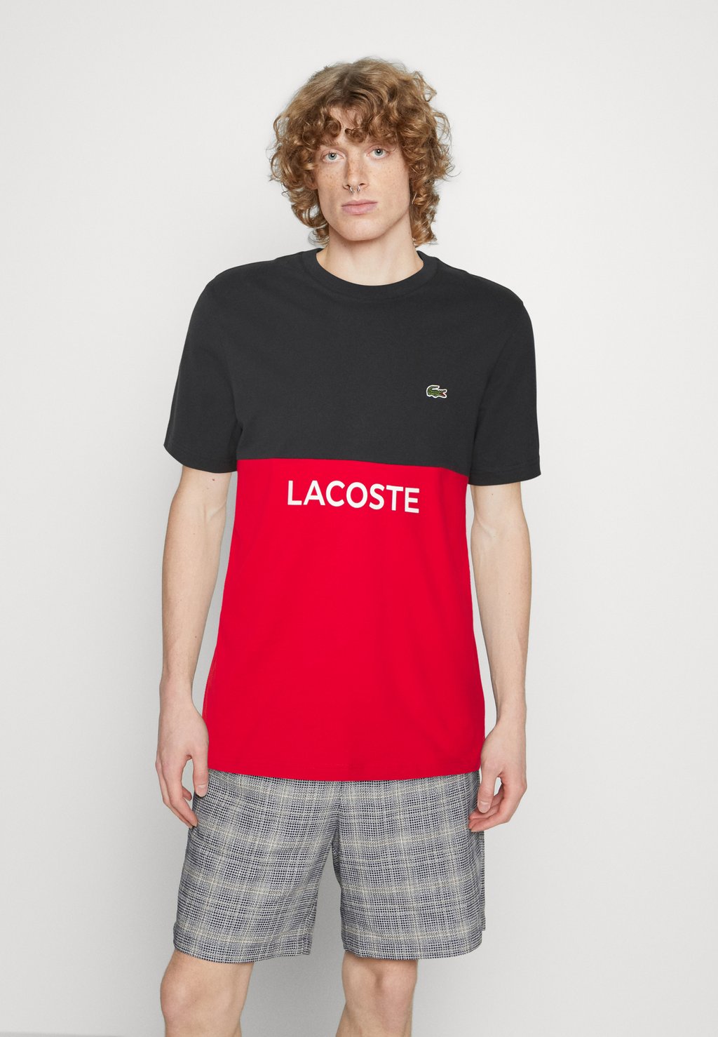 

Футболка с принтом Lacoste