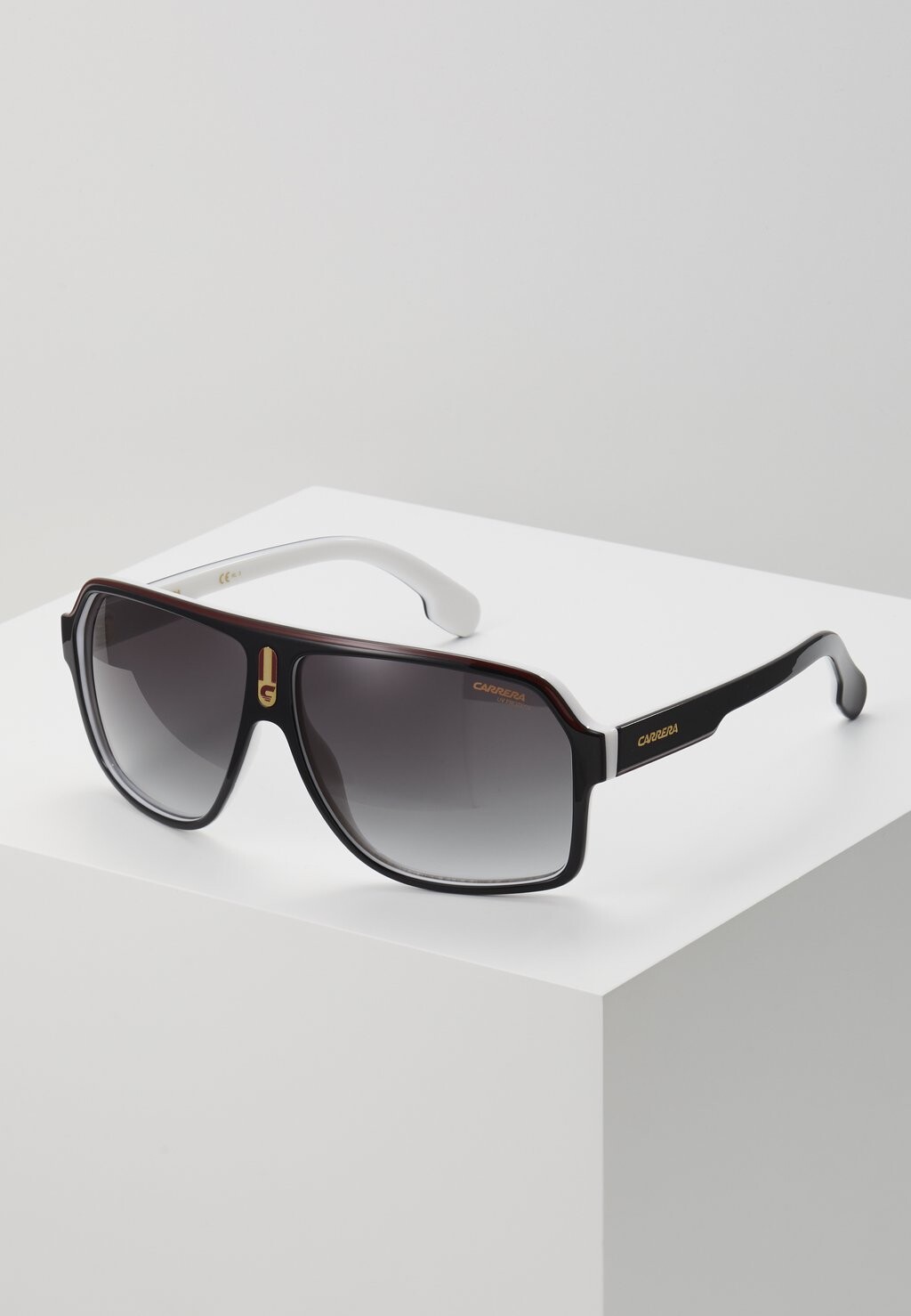 

Солнцезащитные очки Carrera, черный