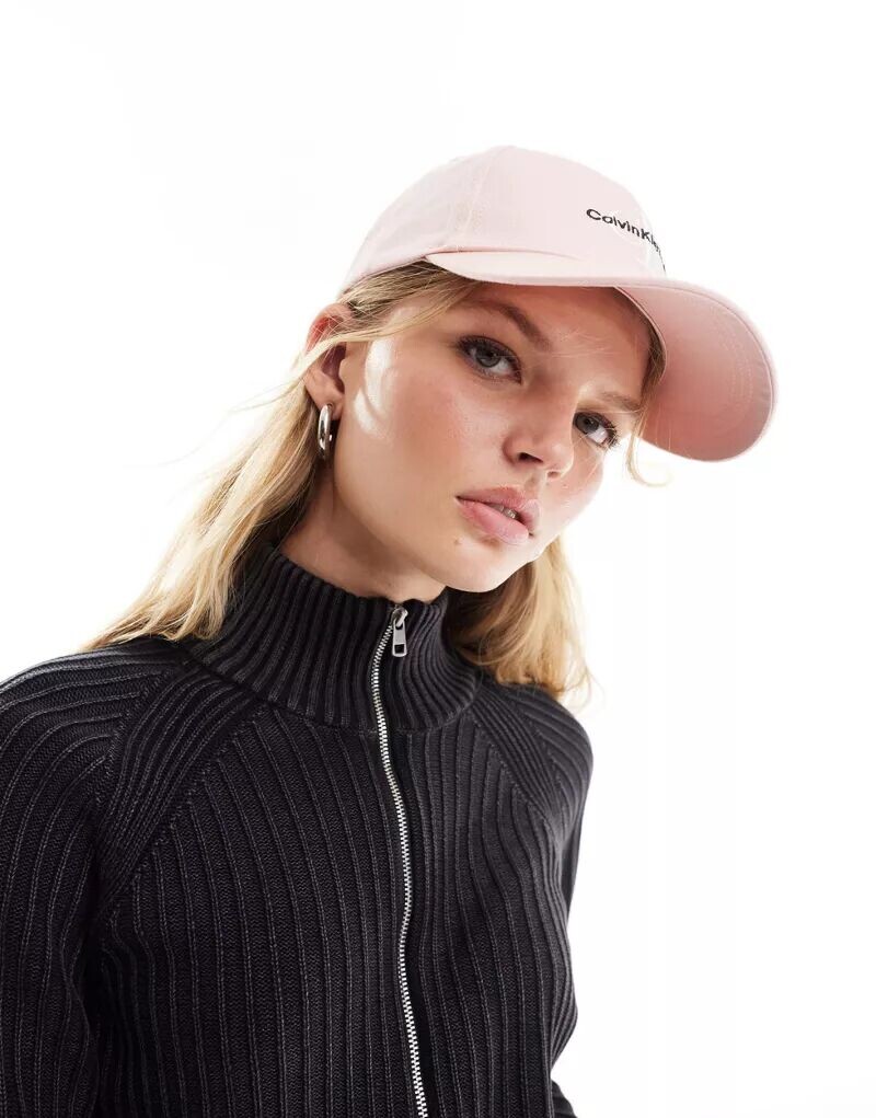 

Мягко-розовая бейсболка с монограммой Calvin Klein